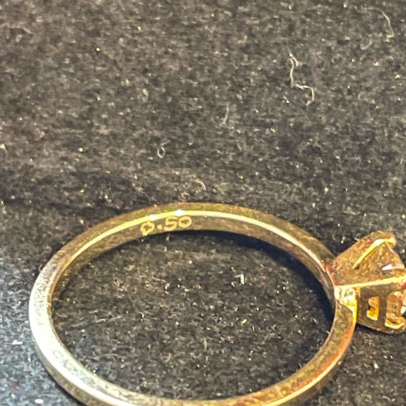 Solitaire Engagement Ring with 0.50 Carat TW of Diamonds in 18KT YG - Picture 4 of 7